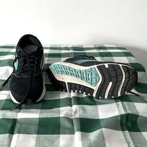 Brooks shoes Ariel 20